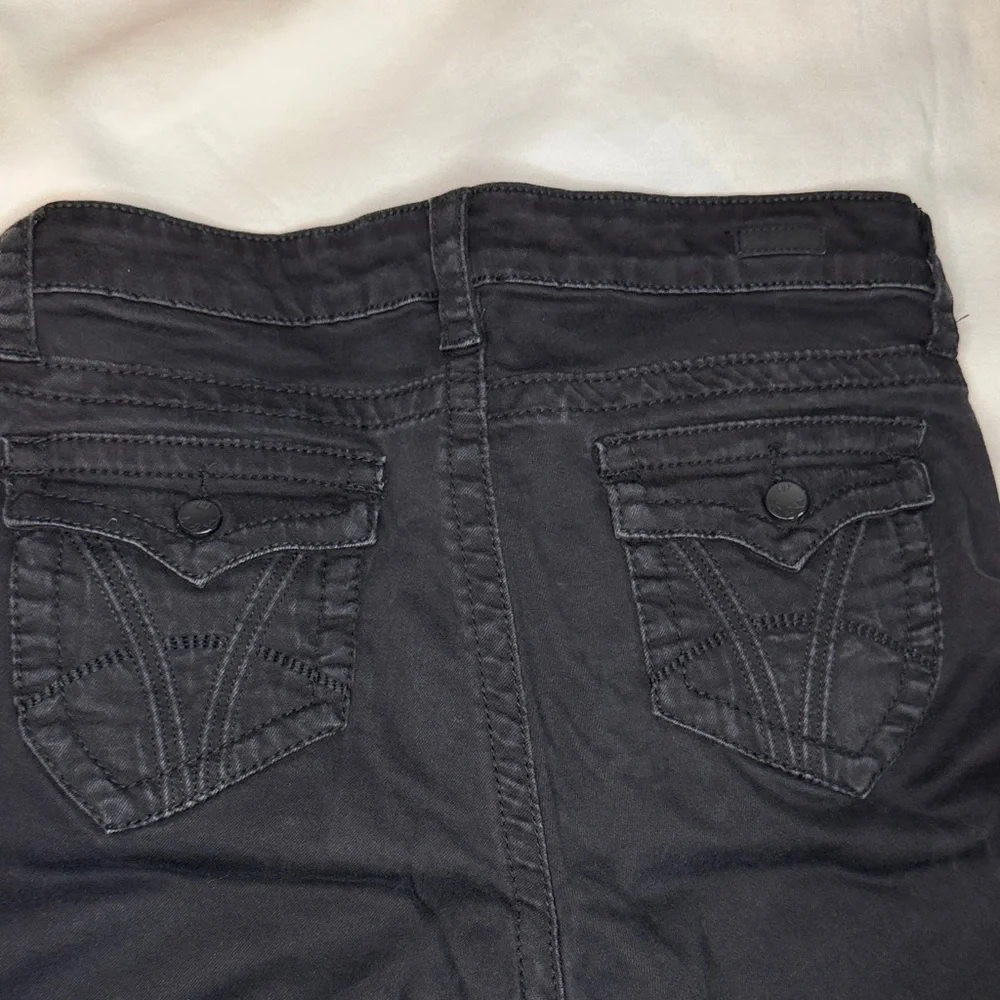 Kut from the Kloth Black Bootcut Jeans with Flap Pocket - Picture 2 of 6